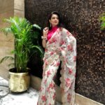Shilpa Raizada Instagram – Saree lover 🩷🤍🩷

#indianwear #sareelover #lovesaree #shilparaizada #event #work #life #blessed #gratitude