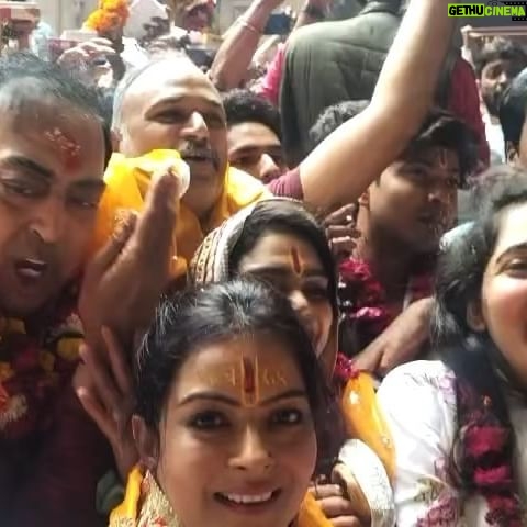 Shilpa Raizada Instagram - At Vrindavan after a success full show of RAMAYAN we went Banke Bihari Temple to receive blessings, In next few clips at Sneh Bihari Temple taking blessings of Karan Krishan Goswami ji 🙏🏻 And Last three clips from Hari Kripa Ashram 🙏🏻 Taking blessings of Shree Hari Chaitanya MahaPrabhu “Hem Bhat Maharaaj” Finally I want to Thank you @vindusingh sir for arranging VIP darshan for all of us 🙏🏻 iam so blessed 🥹 राधे राधे #radheradhe