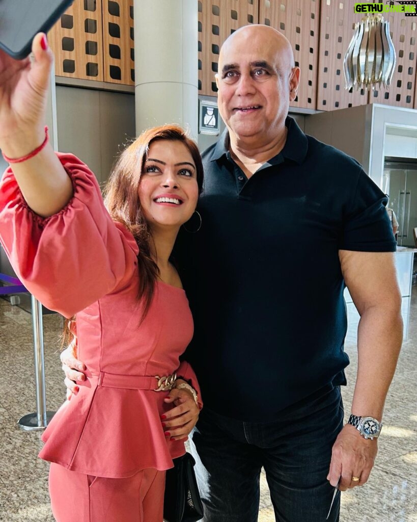 Shilpa Raizada Instagram - Delhi trip for an event with puneet sir @impuneetissar and Ranjeet sir @ranjeetthegoli and Rahul @the_heroooo Pic credit @the_heroooo thank you Rahul for this beautiful pics #trip #event #delhi