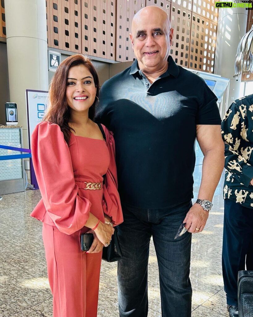 Shilpa Raizada Instagram - Delhi trip for an event with puneet sir @impuneetissar and Ranjeet sir @ranjeetthegoli and Rahul @the_heroooo Pic credit @the_heroooo thank you Rahul for this beautiful pics #trip #event #delhi