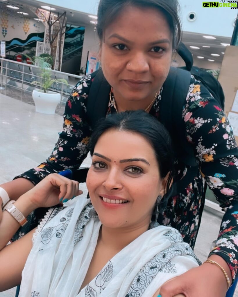 Shilpa Raizada Instagram - Happy birthday 🎂 My bestie, partner in crime 😜👋…… 🩷🩷💜💚💙🧡❤️ @ushaambulker wish your all dreams comes true sath mein mere bhi 🫶💭 god bless you love you 😘🩷 enjoy your day 😊👍👏🏻 see you soon 💙
