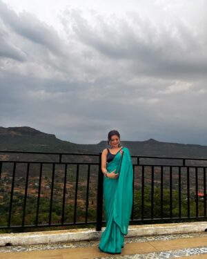 Shilpa Raizada Instagram - Ye mausam ka jaadoo hai 💚💚💚💚💚

I love #saree but saree’s love me more ❤️🙂👍

#blessed #gratitude #thankyouforeverything #🙏🏻