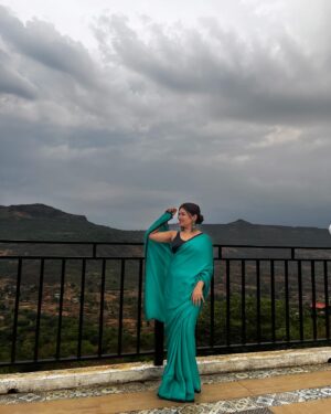 Shilpa Raizada Instagram - Ye mausam ka jaadoo hai 💚💚💚💚💚

I love #saree but saree’s love me more ❤️🙂👍

#blessed #gratitude #thankyouforeverything #🙏🏻