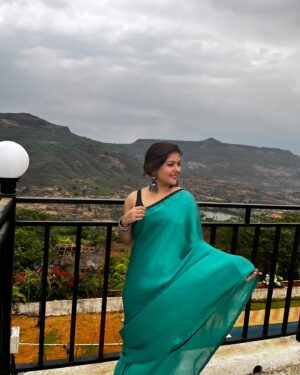 Shilpa Raizada Instagram - Ye mausam ka jaadoo hai 💚💚💚💚💚

I love #saree but saree’s love me more ❤️🙂👍

#blessed #gratitude #thankyouforeverything #🙏🏻