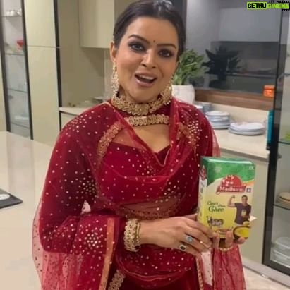 Shilpa Raizada Instagram - ✨Famous celebrity @shilpa_s_raizada shares her love for Madhurm Desi Ghee. @shilpa_s_raizada explores how Madhurm's aromatic ghee, crafted using ancestral techniques, adds rich, authentic flavor to her favorite Indian dishes. For Shilpa, Madhurm ghee authentically captures the flavors of India. 🌟Whether stirred into dal makhani, brushed over naan, or drizzled on jalebi, Madhurm ghee adds an indulgent taste and aroma. @vindusingh . . . #collaboration #partnership #Madhurm #MadhurmDesiGhee #ghee #desighee #desigheebenefits #gheebenefits #desigheefood #gheebutter #cowghee #cowgheebenefits #naturalproducts #health #reelsindia #trendingreels #reelsinstagram #reelitfeelit #viralreels