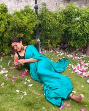 Shilpa Raizada Instagram - Ye mausam ka jaadoo hai 💚💚💚💚💚

I love #saree but saree’s love me more ❤️🙂👍

#blessed #gratitude #thankyouforeverything #🙏🏻