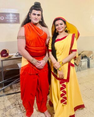 Shilpa Raizada Instagram - जय सिया राम 😊🙏🏻 

हरे राम हरे राम राम राम हरे हरे 
हरे कृष्णा हरे कृष्णा कृष्णा कृष्णा हरे हरे 

#jaishriram #jairamjiki #jaisiyaram