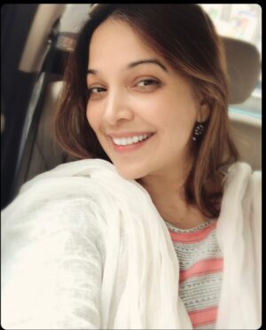 Shilpa Tulaskar Instagram - Head , heels and standards high ! Have a fab day♥️😊. Today, everyday! 
  To do what I can is normal. To go beyond my abilities is a challenge. Where my abilities end, my faith begins. - Daisaku Ikeda