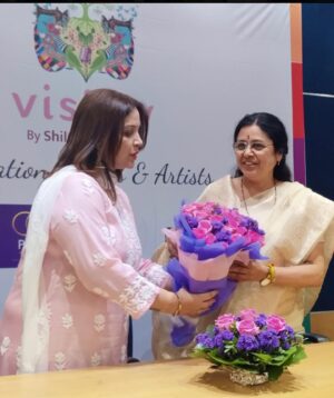 Shilpa Tulaskar Instagram - I can’t thank you enough Medhatai ❤️❤️❤️ for giving us this super start. For being our lucky charm @vishaybyshilpatulaskar .Your words of encouragement mean so much to us. 🙏🏻🙏🏻 🙏🏻 @medhakulkarni_bjp