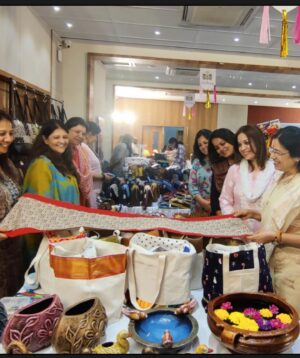 Shilpa Tulaskar Instagram - I can’t thank you enough Medhatai ❤️❤️❤️ for giving us this super start. For being our lucky charm @vishaybyshilpatulaskar .Your words of encouragement mean so much to us. 🙏🏻🙏🏻 🙏🏻 @medhakulkarni_bjp