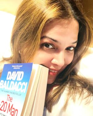 Shilpa Tulaskar Instagram - My Aai who was an avid reader always quoted her favourite authors while giving me life lessons.
 Make a book your friend. You  maybe  alone but never lonely said she. It does get very lonely sometimes. Without parents around. Sometimes it gets really ‘peopley’ outside. 
  Do you want to be another face in a crowd or a face surrounded by a crowd said she. When the noise around jumps decibels, I grab a book… I smell the pages, old or new… and find myself hugged by great company . 😊
 Here is my first read for 2024.
 #bibliophile #cinephile #bareskin #book #booklover