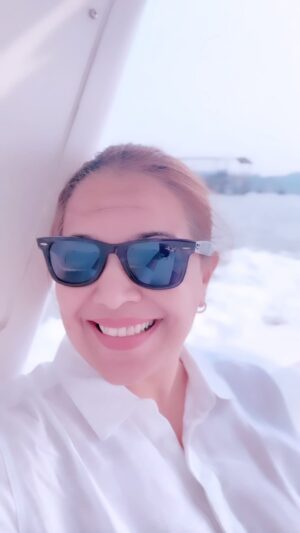 Shilpa Tulaskar Instagram - Riding the waves this year ! Literally too😉
 #faithittillyoumakeit #smile #smilemore #frownless #skincare #sunscreen #tides #wave #molartomolar #white #whitegold #sailing #sail
