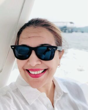 Shilpa Tulaskar Instagram - Sky above me , water below me and fire within me 😉 ! 
  May each of you smile through each day of 2024 #nomatter what !!! 
  Keep your heart pure and kind… #white  #molartomolar 
  Happy happy everything to you on the Gram ♥️♥️♥️♥️♥️♥️♥️♥️.