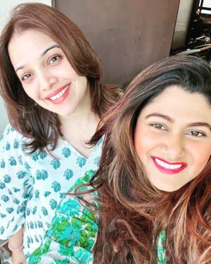 Shilpa Tulaskar Instagram - Hairstylist : A wonderful person who touches more hearts than hair ! 

Thank for adding your palette to my hair @amandacarvalhoofficial !♥️♥️♥️♥️♥️♥️♥️
More pictures to follow 😊
#hairstyles #haircolor #brown #beige #cocoa #chocolate what is it? 😊