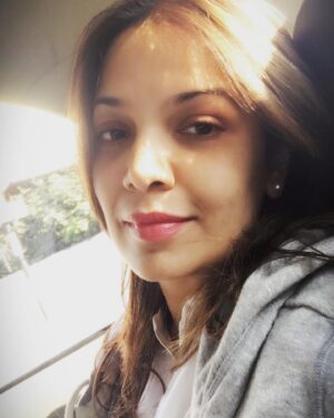 Shilpa Tulaskar Instagram - Light ♥️⭐️⭐️⭐️⭐️⭐️⭐️ ! Sometimes it has your back ✨care to turn? 😊😊