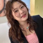 Shim Jin-hwa Instagram - - 오늘은 스케줄이 많은 날이라 새벽부터 나왔어요🌸 잠시후 8시에, 테이의 굿모닝FM 나가용🫶 듣고 계신분들 응원부탁해우😍 그리고 바로~ 10시25분 🌿 롯데홈쇼핑, AHC 썬쿠션으로 갑니당💙 오늘 예쁘게 해준 수빈쌤 하은이 고마워용🥰 @jennyhouse_su.ubeen 오늘도 선재데이🤭 행. 복. 하. 다. 여러분도 굿데이 되세우♥️
