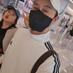 Shim Jin-hwa Instagram - - 비왔던 날 남편이랑 영화보러 갔는데요~ 생애 첫 크록스도 사고 맛난 밥도 먹고 영화도 잘보고 나와서 그런가??? 우산들고 서 있는 남편을 보는데….. 막- 선재같고 막👉👈 🤭 ㅋㅋㅋㅋㅋㅋㅋㅋㅋㅋㅋㅋㅋㅋㅋㅋㅋㅋㅋㅋㅋㅋㅋㅋ ㅋㅋㅋㅋㅋㅋㅋㅋㅋㅋㅋㅋㅋㅋㅋㅋㅋㅋ 우리 키차이는 솔선재랑 같은뎈ㅋㅋㅋㅋㅋㅋㅋㅋㅋㅋ 아 주말만 지나면 선재 온당!!!!🤭🤭🤭 여보, 여보는 내 앞에 선 죄🤣 [여러분‼️ 선재업고튀어 꼭 보세요!!!!! 진짜 스토리 이런 스토리가 없고 연기들은 왜케 잘하고 개연성이 아주 정확해요. 근데 설레임에 심장이 터질수있으니 주의해야해요😍]