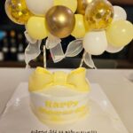 Shim Jin-hwa Instagram - - 사랑하는 지우언니 혜원언니 생일💛🌸 멋진분들이 내 삶에 함께 한다는 감사함❣️ 알라뷰 지미슈개작시🌷 리본 풍선 케익은 @momocake79 입니다. 풍선은 조이파티 @joyparty_79 입니다. (네이버에 조이파티 검색 후 홈페이지에서 보시는 게 더 다양하다고 합니다. ) ✔️아! 협찬 전혀 아니고 다 내돈내산 입니다.