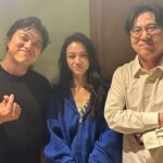 Shim Jin-hwa Instagram - - 선재 보검님에 이어 어제 세번째 남자🤭 우리 감독님🥰 서로 온 지 모르고 있다가 같은 상영관에서 만나 이렇게 좋은 영화보고 어떻게 집에 그냥 가냐고 ㅎㅎㅎ 새벽2시까지 같이 얘기하고 간 사람 우리 감독님임😆 “연인” 의상감독님 촬영감독님도 함께 한 영광♥️ 어제는 진짜 너무 너무 최고의 하루였다. 연인페인님들이 나 변심한거 같다고 혼내신 댓글들 감독님들께 얘기했는데 감독님들도 선업튀 재밌게 보셨다하심 ㅋㅋㅋ 연인도 선업튀도 사랑합니다♥️ 아! 원더랜드도 꼭 보세요🥰👍