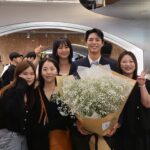 Shim Jin-hwa Instagram - - 작은 인연도 소중히 여겨 가슴속에서 울림까지 만들어주는 우리 보검배우님🥹 이번에도 기쁘고 좋은날에 초대해줘서 어찌나 감동이었는지- 팬미팅에 공연에 시사회까지💕 안개꽃 꽃말이 “맑은 마음”이라는데 보검 배우님을 꽃에 투영하면 안개꽃이 아닐까해요🤍 영화를 보고 한참을 일어나지 못하고 눈물이 멈추지않아 애를 먹었는데 끝나고 영화 얘기를 새벽 2시까지 하며 행복해했어요. 보검님의 눈에서 나오는 연기는 참 아름다웠습니다. 여운이 이렇게 따뜻하고 길다니✨ 김태용 감독님🥰 너무 좋았습니다. 영화 “원더랜드”