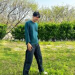 Shim Jin-hwa Instagram - - 어제 일끝나고 집에 도착해 차에서 내리려고 하는데 우리 매니저 현준이가 수줍게 내민 종이가방, 그 안에 카네이션 두송이가 예쁘게 들어 있었다. 잉? 오늘은 어버이날인데??? 우리 주는거 맞아??? 🤭 긴 말은 하지 않았지만 현준이 마음이 그저 고마워 기분이 좋았다. 나보다 일찍 일어나 그날의 스케줄을 시작해야 하고 나보다 늘 더 늦게 들어가 스케줄을 마무리하는 고마운 매니저님 우리 현준이🌸 잘생기기만 한게 아니라 마음도 최고야👍 앞으로도 잘부탁해💛