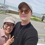 Shim Jin-hwa Instagram - - 어버이은혜 감사합니다🌷 이틀전 원효씨가 부산가서 어머님 뵙고 오고 오늘은 같이 아버님 뵈러 다녀왔다. 우리 아버님 하늘나라 가신지 벌써 5년째라니… 아버님💛 많이 보고싶어요.