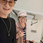 Shim Jin-hwa Instagram - - 어버이은혜 감사합니다🌷 이틀전 원효씨가 부산가서 어머님 뵙고 오고 오늘은 같이 아버님 뵈러 다녀왔다. 우리 아버님 하늘나라 가신지 벌써 5년째라니… 아버님💛 많이 보고싶어요.