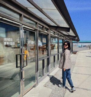 Shin Dong-mi Instagram - 여기는 속초 입니다 🌊🤍