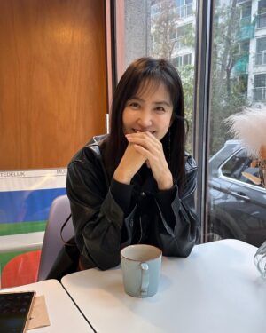Shin Dong-mi Instagram - Photo by 김동원감독님 🤳🏼