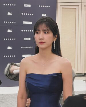 Shin Dong-mi Instagram - 백상예술대상 2024 🫰🏻💙