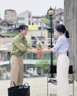 Shin Dong-mi Instagram - 💁🏼‍♀️ 오늘 #정상인들 에서는 배우 양경원님과 함께했습니다! 

스윗한 💐 감사해요🫰🏻