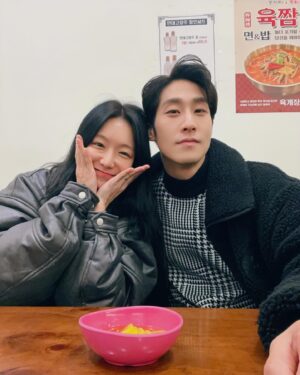 Shin So-yul Instagram - 4th.
고맙고 사랑한다.

( )4주년 기념 짜장면, 짬뽕, 탕수육 너무 신난다ㅋㅋㅋㅋ