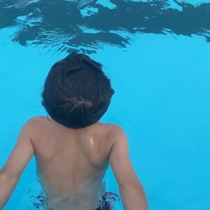 Shin Yazawa Instagram - ☆

今年の夏は混雑前に
プールに行ってきました⛱️

プールは
子どもたちの成長が見れて
家族で楽しめる場所です🛟
あれやりたい
これやりたい
あっちに行きたい
こっちに行きたい
大忙しで1日では足りません
みんなで遊んで
潜ってジャンプして
たくさん滑ったね
楽しかったな♡

#プール
#ジャンプ
#ママはとばず
#ジャンプ一つでも個性が出る
#潜る
#泳ぐ
#成長
#花火もしたよ
#なんでもしたい年頃
#必ず大人がついてるよ
#ウォータースライダー
#早くてドキドキ
#夏が始まった
#魔裟斗family