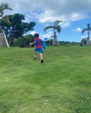 Shin Yazawa Instagram - ☆

2023夏の後半は石垣島へ

娘たちの希望
パラセーリングーーー🪂
長さ150m
高さ50m
ドキドキな母をよそに
もっと高くー
もっと遠くーと
楽しむ娘たち👭
水中スクーターバナナボート
珊瑚を見にシュノーケリング
ホテルの海のアスレチックは
子どもも大人も楽しめた♡

部屋から見る夜のプールが綺麗で
翌日はBBQの後ナイトプール🌙
空を見ると星が綺麗だった⭐️

#魔裟斗family
#石垣島
#海遊び
#遊び重視
#写真は二の次