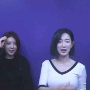 Shin Yeon-suh Instagram - J들과 있으면 나도 모르게 자꾸 어딘가에 도착해 있다