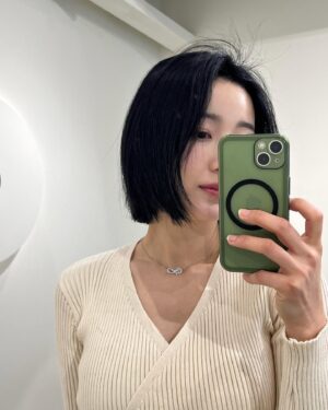 Shin Yeon-suh Instagram - 💇🏻‍♀️ 당분간 곱슬 안녕