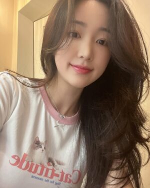 Shin Yeon-suh Instagram - ....챌린지 이렇게 하는 거 맞아요? 아니라고?🧏🏻‍♀️