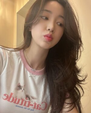 Shin Yeon-suh Instagram - ....챌린지 이렇게 하는 거 맞아요? 아니라고?🧏🏻‍♀️