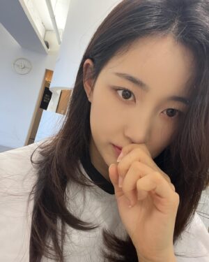 Shin Yeon-suh Instagram - ....챌린지 이렇게 하는 거 맞아요? 아니라고?🧏🏻‍♀️