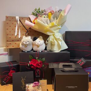 Shin Yeon-suh Instagram - 생일 축하해 주셔서 고맙습니다. 멋진 삼십 대가 되어볼게요. 반짝이던 제 이십 대를 곁에서 지켜주신 것 자체도 굉장히 코끝 찡할 만큼 감사하지만, 괜찮다면 앞으로도 함께해주십사! 부탁의 의미로 사랑의 말을 건네봅니다..알러뷰😚💜