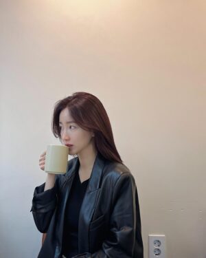 Shin Yeon-suh Instagram - 💯🥰
@choijin__xena