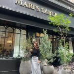 Shin Ae-ra Instagram - 오랜만에 딸들과 여자끼리 데이트 맛있구 멋있는 #Mari'sTable #Metrocity 금쪽이 의상픽업까지 이렇게 다리길게 사진 찍어주고 딸들, 감사해 사랑해 축복해♡