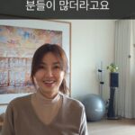 Shin Ae-ra Instagram - 복 많이 받고계시죠? 살 많이 받으면안되는데 전 좀위험하네요^^" '꾸준함'은 그어떤 재능보다 뛰어난 능력입니다. 새기분으로, 작지만 좋은습관 하나 정해서 우리 꾸준하게 지켜볼까요? 저는 핸폰들때마다 다른사람위해 기도한마디씩 해보려구요 여러분은 어떤거 하실래요?^^