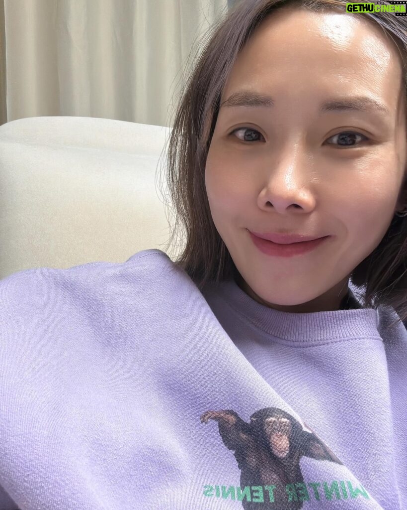 Shin Bong-sun Instagram - 나는 원숭이띠다 🐵