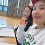 Shin Bong-sun Instagram – 웃어야지 예뻐 예예예~~~~ 메노포즈연습실 아이오와하우스와이프👯