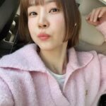 Shin Da-eun Instagram - 차에서 김밥먹으며 연말 교통체증 구경하기 🎀🍭 크리스마스에 다들 뭐 하셔요? 아기랑은 도대체 뭘 해야 할까요- 슨배님들 아이디어 좀 쥬세여🤲🩷