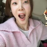 Shin Da-eun Instagram - 차에서 김밥먹으며 연말 교통체증 구경하기 🎀🍭 크리스마스에 다들 뭐 하셔요? 아기랑은 도대체 뭘 해야 할까요- 슨배님들 아이디어 좀 쥬세여🤲🩷