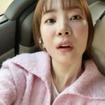 Shin Da-eun Instagram - 차에서 김밥먹으며 연말 교통체증 구경하기 🎀🍭 크리스마스에 다들 뭐 하셔요? 아기랑은 도대체 뭘 해야 할까요- 슨배님들 아이디어 좀 쥬세여🤲🩷