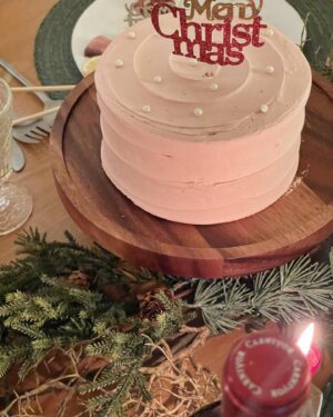Shin Da-eun Instagram - .
1. 내 차에 옹기종기 썰매🛷싣고  산타🎅🏻만나러 가는 중 
2. 산타🎅🏻하부지 조심히 오시라고 굴둑 청소 중 
3.산장까지 찾아오신 내생애 최애 산타🎅🏻하부짘ㅋㅋㅋㅋ 
4. 오열 
5.내 애완루돌프🦌가 끌어주는 썰매🛷 즐기기 
6.올해도 우리집 트리밑에 쌓여진 선물 꾸러미🎁
7.사랑하는 친구가 준비해준 크리스마스케이크 🍰
8.후다닥 준비해보았 홈파티🥂
9.인생 두번째 크리스마스 우리집 아기산타🎅🏻♥️

올해도 즐거운 성탄절 이었다🌝
#신난다은👩🏻
