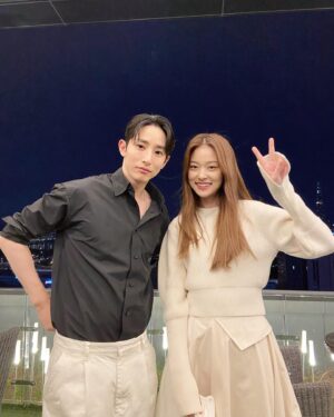 Shin Do-hyun Instagram - 마지막까지 함께 해주세요✨
#어느날우리집현관으로멸망이들어왔다 #내일도9시 ✌️